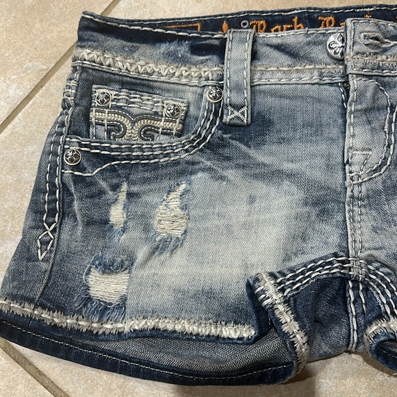 Women’s Rock Revival Jean Shorts. - Picture 2 of 8
